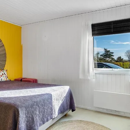 3 Bedroom Gorgeous In Ferienhaus Føllenslev
